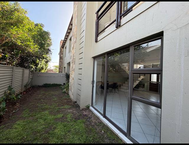 3 BEDROOM TOWNHOUSE FOR SALE IN JEFFREYS BAY CENTRAL
